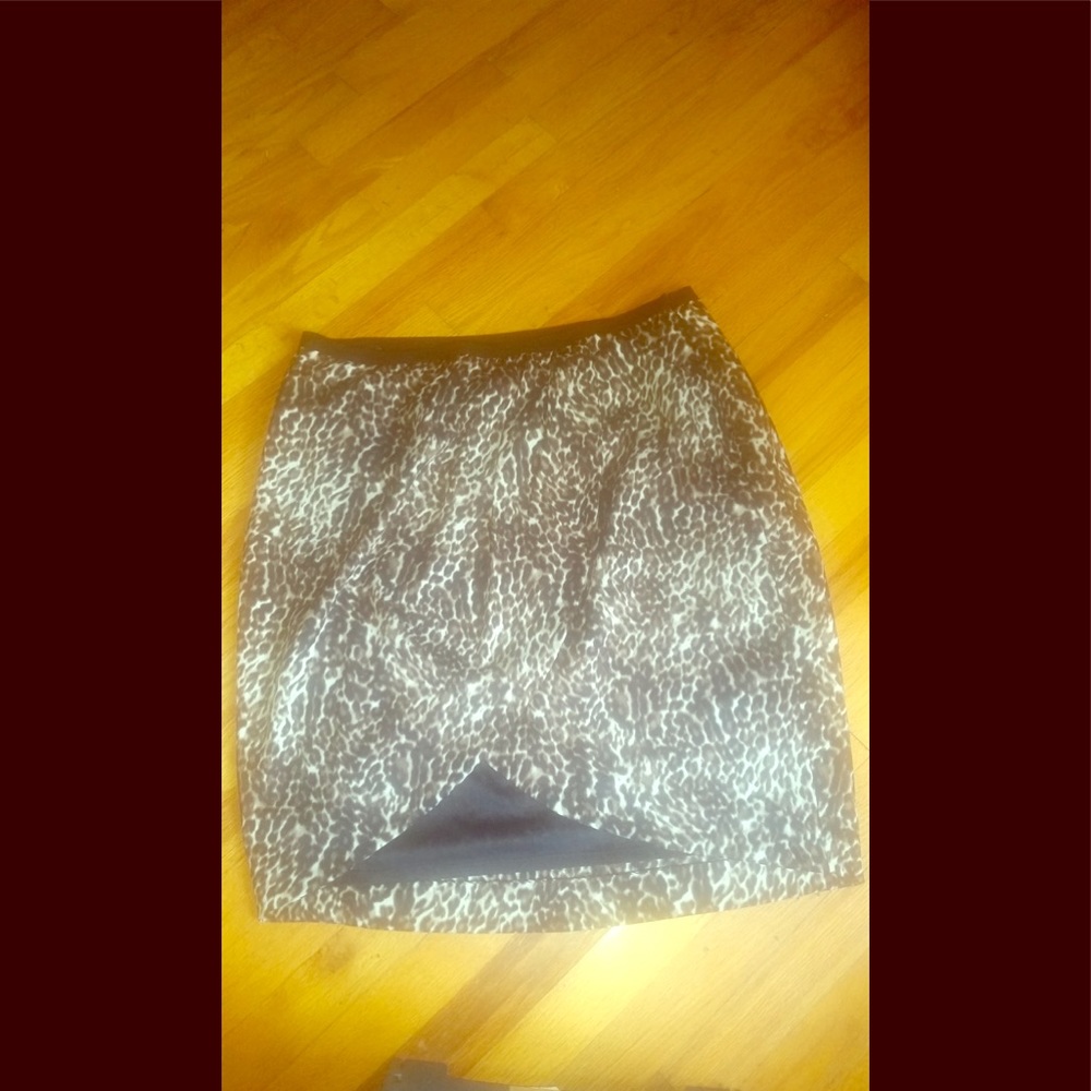 Worthington leopard print tulip skirt